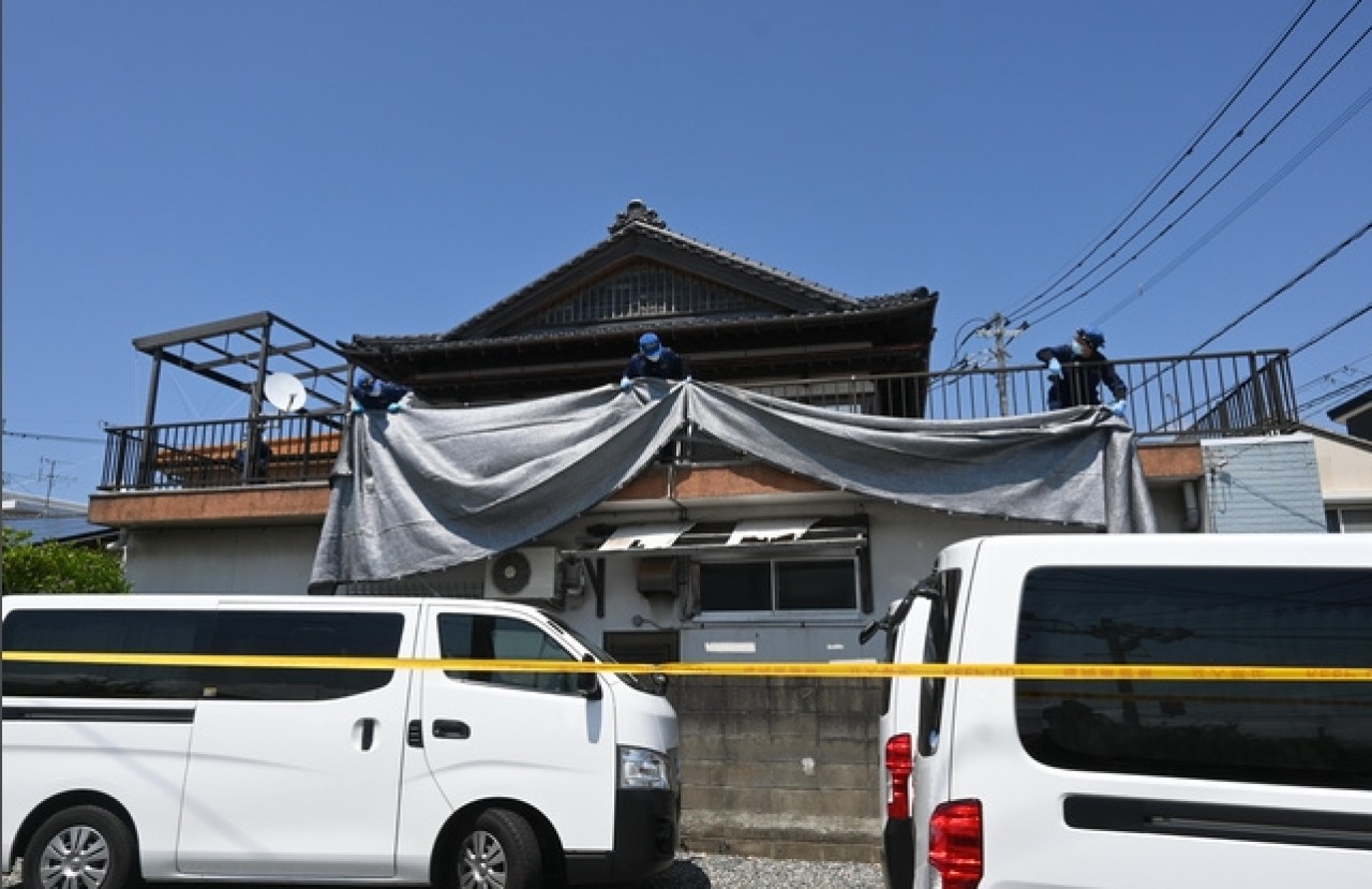 Anime izlerken rahatsız ettikleri için anne ve babasını öldürdü